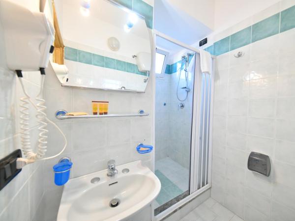 Fortuna Beach - Seaside Hotel : photo 2 de la chambre chambre double avec balcon