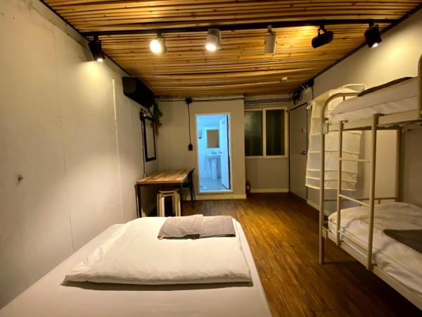 Itaewon Inn : photo 7 de la chambre chambre quadruple avec salle de bains privative