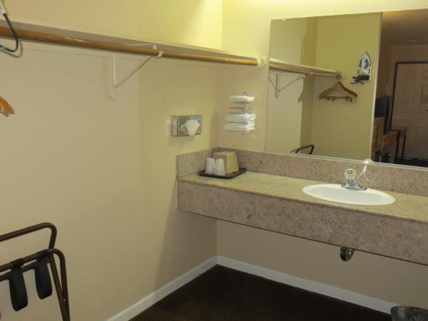Executive Inn & Suites Sacramento : photo 1 de la chambre suite lit queen-size – non-fumeurs
