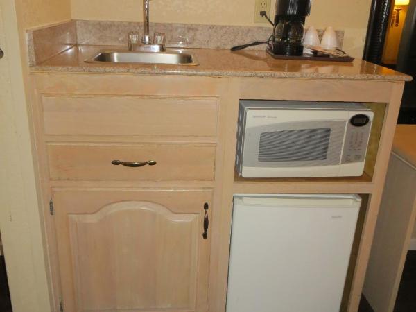 Executive Inn & Suites Sacramento : photo 6 de la chambre suite lit queen-size – non-fumeurs