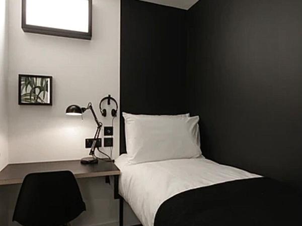 Kip Hotel : photo 2 de la chambre petite chambre simple avec salle de bains commune