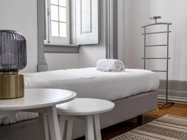 The Luggage : photo 7 de la chambre chambre lits jumeaux avec salle de bains privative séparée