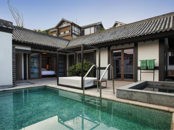 Banyan Tree Chongqing Beibei : photo 2 de la chambre double pool king villa-2 living room