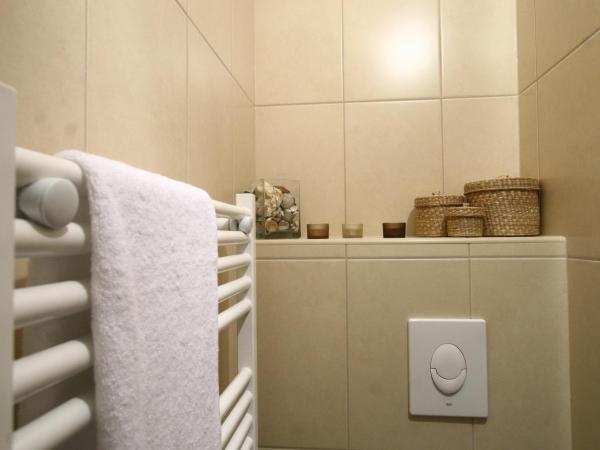 Central Hotel 21 and Apartments : photo 4 de la chambre chambre double - vue sur jardin