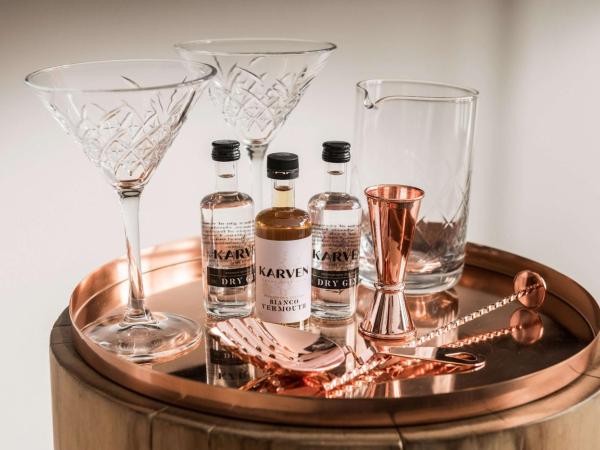 QT Queenstown : photo 6 de la chambre hébergement lit king-size - lac