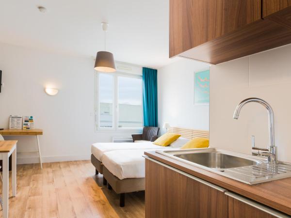 Appart'hotel Victoria Garden Pau : photo 7 de la chambre deux studios doubles adjacents