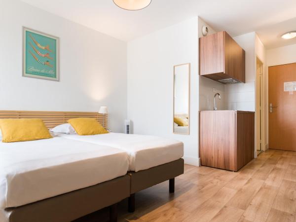 Appart'hotel Victoria Garden Pau : photo 8 de la chambre deux studios doubles adjacents