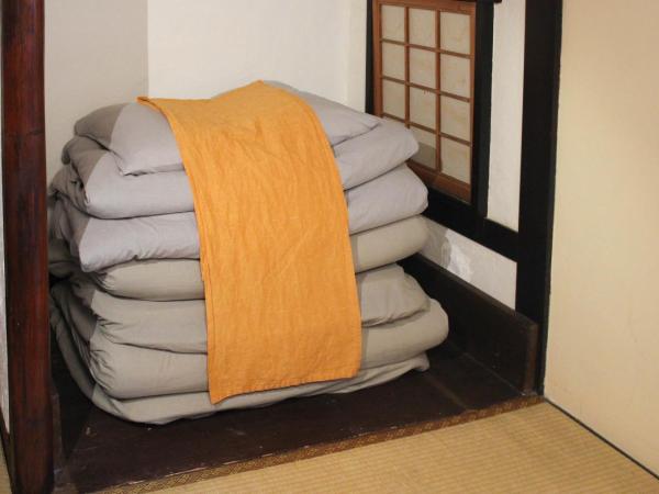 Osaka Guest House U-En : photo 8 de la chambre chambre lits jumeaux spacieuse