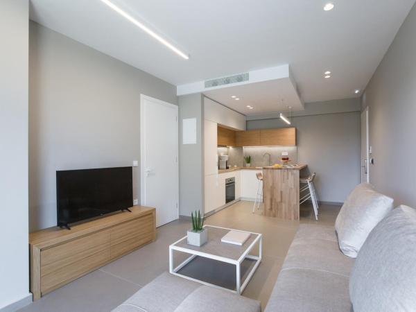 Noemie Luxury Suites : photo 2 de la chambre suite deluxe avec baignoire spa