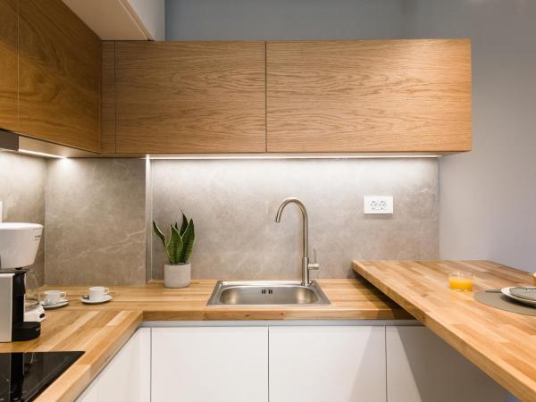 Noemie Luxury Suites : photo 3 de la chambre suite deluxe avec baignoire spa