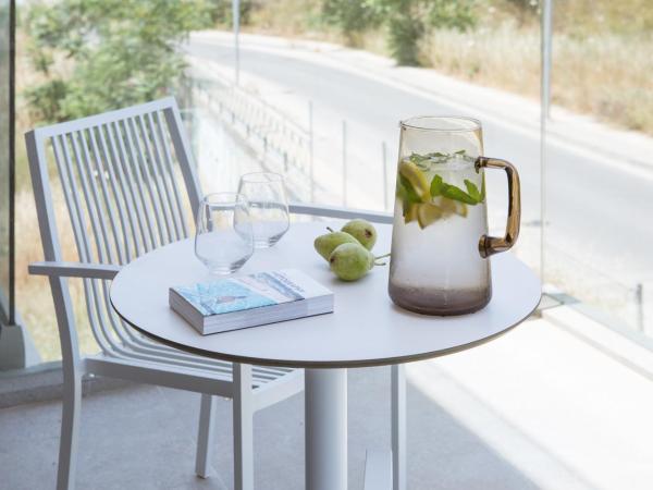 Noemie Luxury Suites : photo 9 de la chambre suite deluxe avec baignoire spa