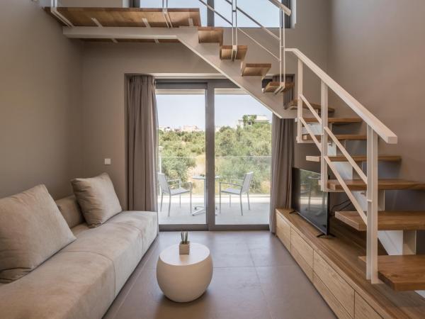 Noemie Luxury Suites : photo 2 de la chambre suite deluxe avec baignoire spa