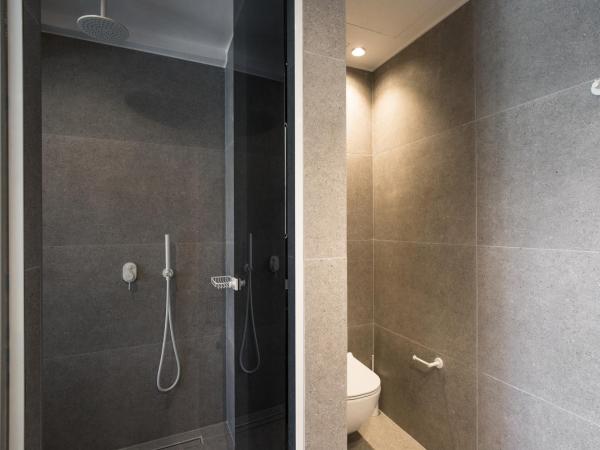 Noemie Luxury Suites : photo 6 de la chambre suite deluxe avec baignoire spa