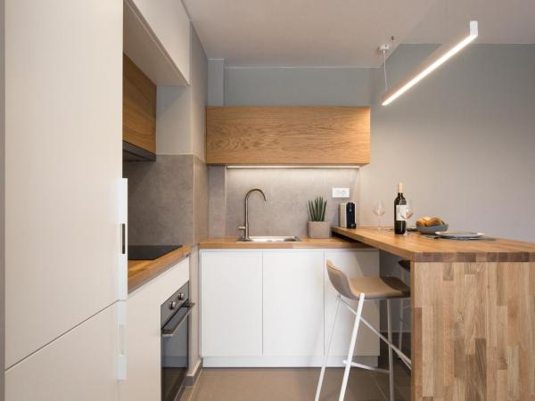 Noemie Luxury Suites : photo 4 de la chambre suite deluxe avec baignoire spa