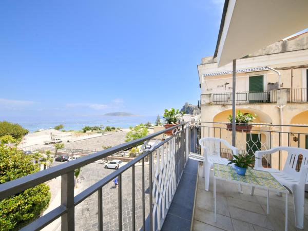 Hotel Noris : photo 2 de la chambre chambre triple avec balcon