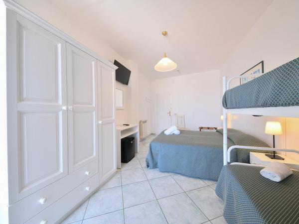 Hotel Noris : photo 5 de la chambre chambre quadruple avec balcon