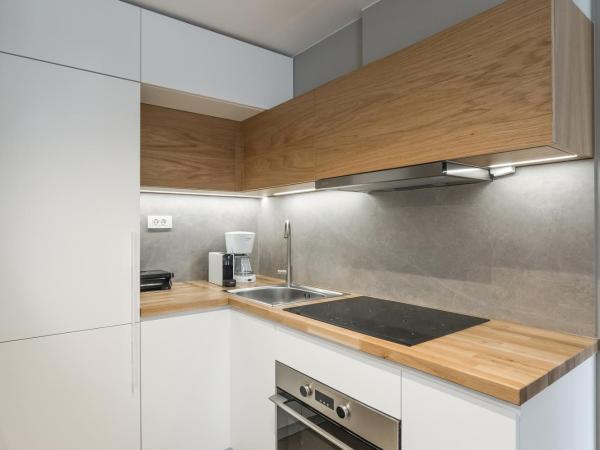 Noemie Luxury Suites : photo 4 de la chambre suite deluxe avec baignoire spa