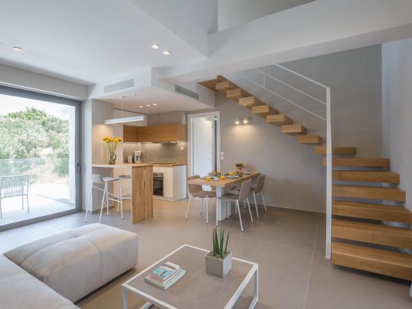 Noemie Luxury Suites : photo 1 de la chambre suite deluxe avec baignoire spa