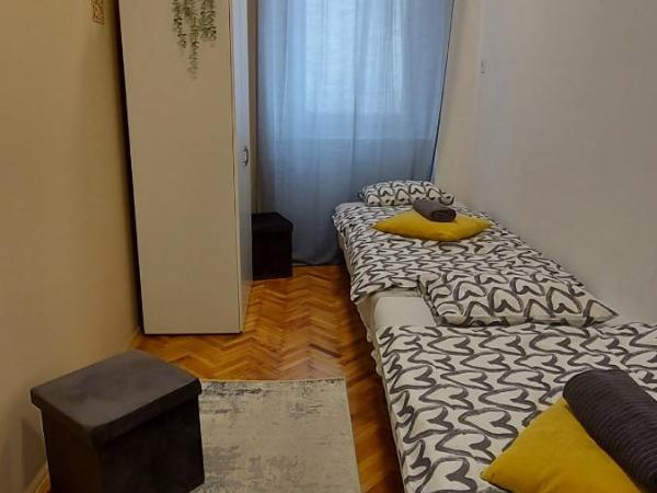 K21 party apartment hotel with inhouse ruin pub : photo 3 de la chambre appartement