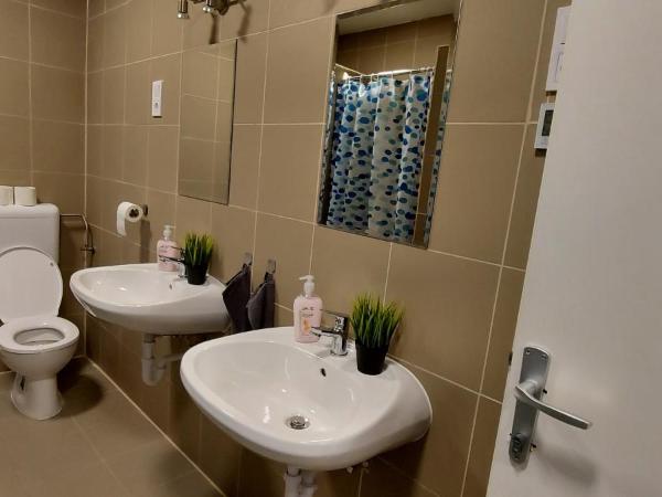 K21 party apartment hotel with inhouse ruin pub : photo 7 de la chambre appartement