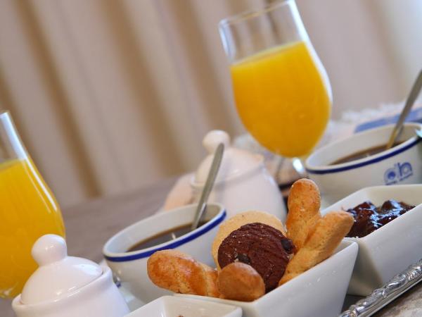 Olympic Hotel : photo 9 de la chambre chambre triple (2 adultes & 1 enfant)