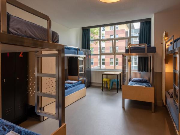 Stayokay Hostel Amsterdam Vondelpark : photo 6 de la chambre lit dans dortoir mixte avec 8 lits et douche