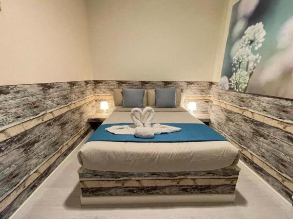 VALENCIA SUITS YOU Centro Histórico, Establecimiento Automatizado-Fast Auto Check in&Out, Solo para Adultos-Adults only : photo 8 de la chambre petite chambre double avec salle de bains privative extérieure