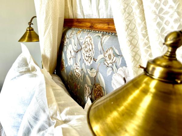 Maison Loire : photo 6 de la chambre chambre lit queen-size - vue sur jardin