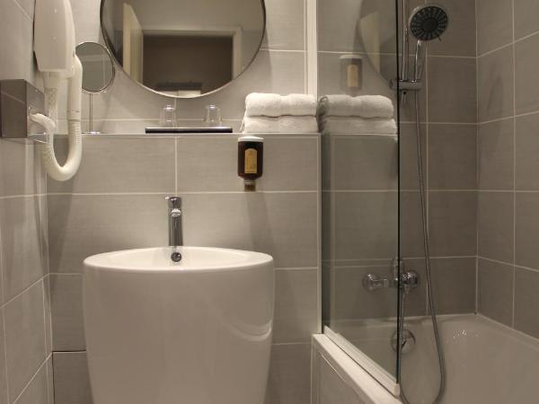 Hôtel Amirauté : photo 4 de la chambre chambre double - vue sur rue