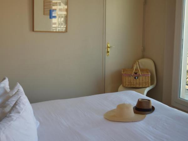 Hôtel Amirauté : photo 8 de la chambre chambre double - vue sur rue