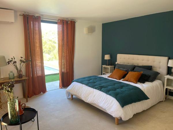 AQUARIUS IN CASSIS, Chambres d'Hôtes : photo 5 de la chambre chambre double - vue sur montagne