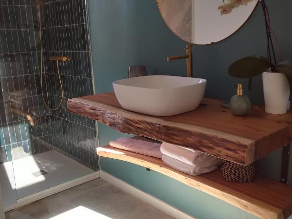 AQUARIUS IN CASSIS, Chambres d'Hôtes : photo 8 de la chambre chambre double - vue sur montagne