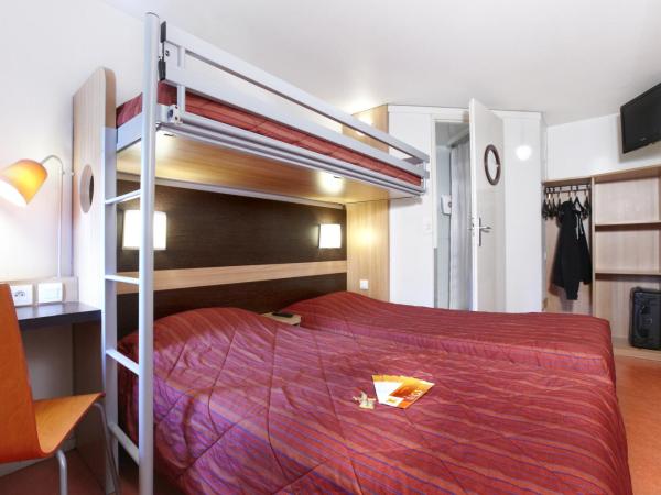 Premiere Classe Bourges : photo 4 de la chambre chambre triple (3 lits simples)