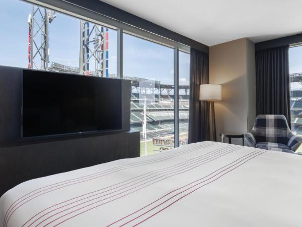 Omni Hotel at the Battery Atlanta : photo 6 de la chambre suite with balcony - 1 king bed