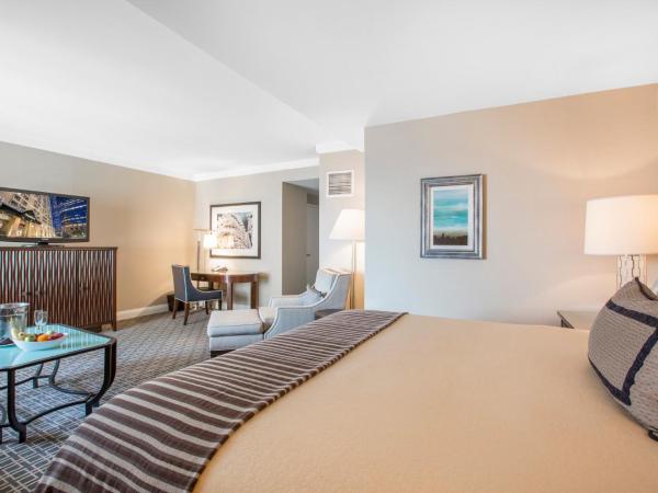 Omni Los Angeles Hotel : photo 3 de la chambre chambre lit king-size club avec accès au salon