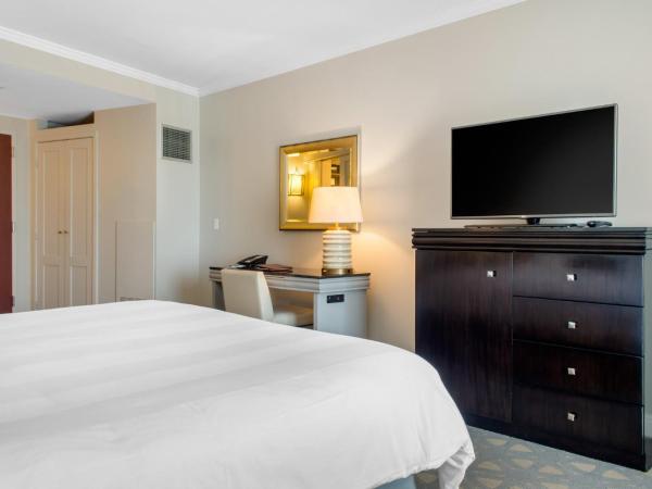 Omni Riverfront New Orleans : photo 4 de la chambre chambre lit king-size de luxe