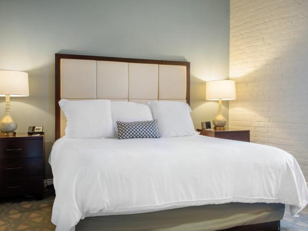 Omni Riverfront New Orleans : photo 4 de la chambre chambre historique premier avec 1 lit king-size