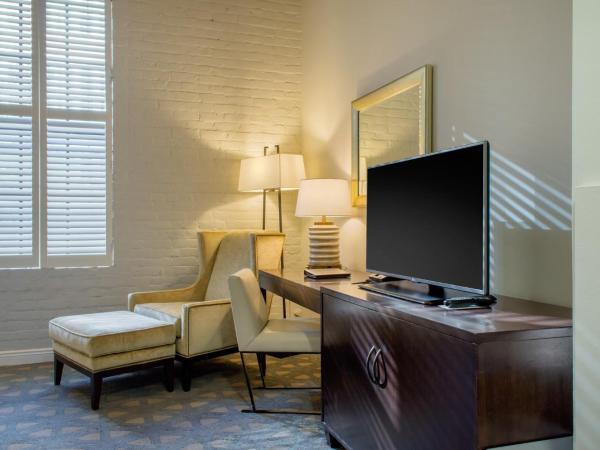 Omni Riverfront New Orleans : photo 5 de la chambre chambre historique premier avec 1 lit king-size