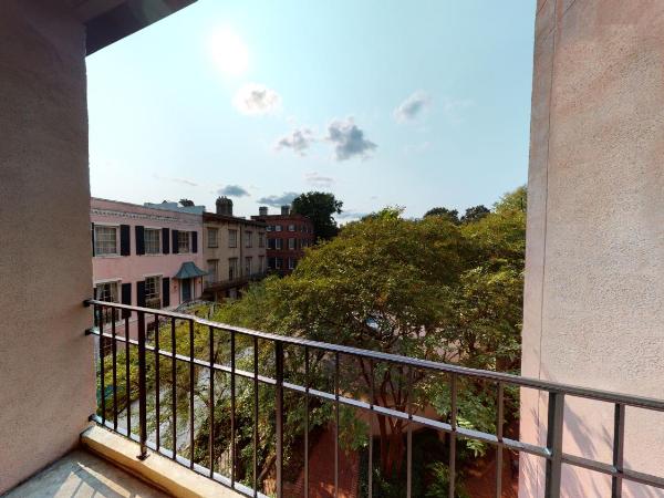 The Presidents' Quarters Inn : photo 1 de la chambre suite lit queen-size avec balcon