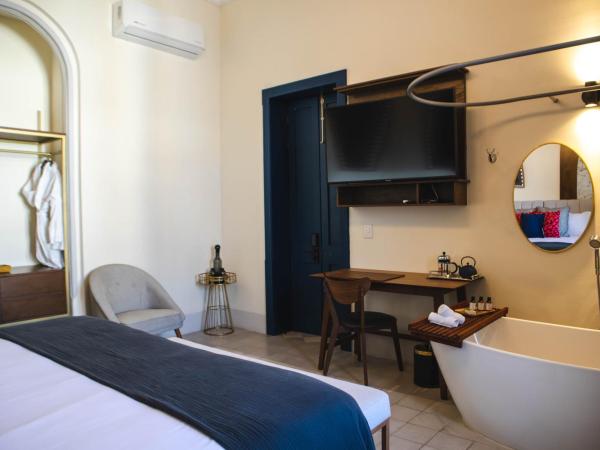 GALA Hotel Boutique : photo 3 de la chambre suite deluxe avec lit king-size