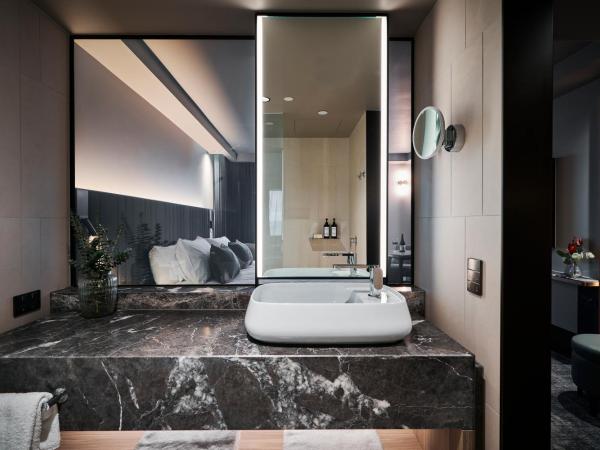 Pullman Melbourne On the Park : photo 8 de la chambre chambre lit king-size exécutive deluxe avec accès au salon - Étage supérieur