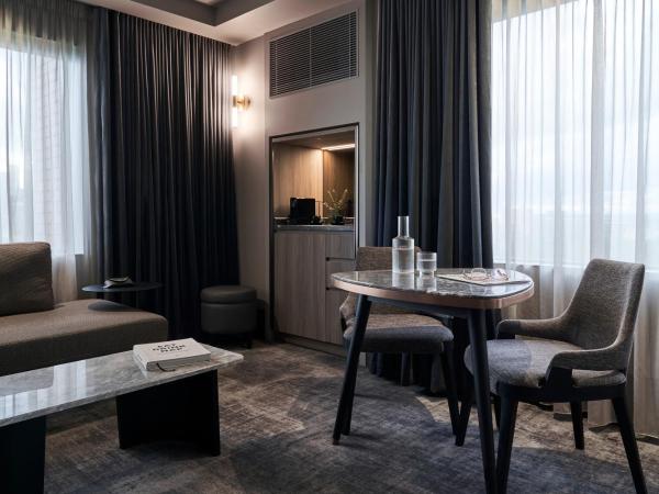 Pullman Melbourne On the Park : photo 9 de la chambre suite lit king-size supérieure - vue sur ville et sur jardin