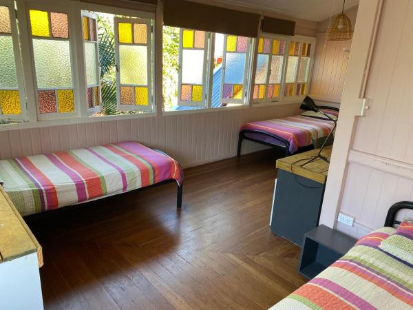 Dreamtime Hostel : photo 4 de la chambre chambre triple confort avec salle de bains commune