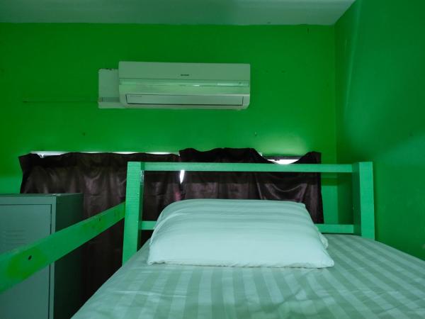 3 Little Birds Home, 100meter to JonkerWalk : photo 7 de la chambre dortoir mixte de 6 lits