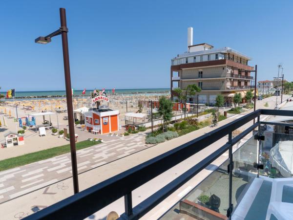 Hotel Milanese : photo 2 de la chambre chambre quadruple - vue sur mer