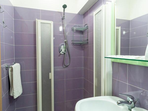 Hotel Milanese : photo 4 de la chambre chambre quintuple - vue latérale sur mer