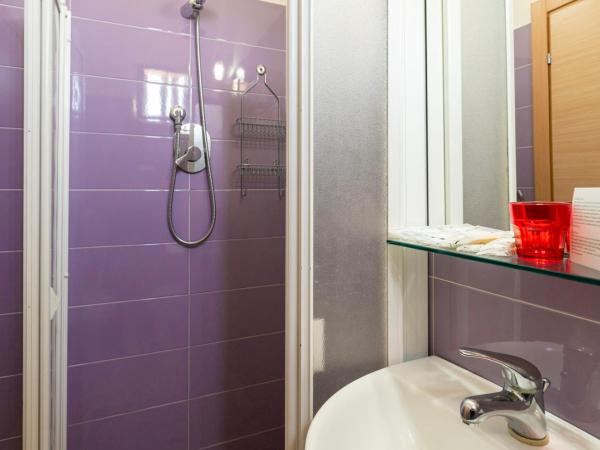 Hotel Milanese : photo 6 de la chambre chambre sextuple - vue latérale sur mer