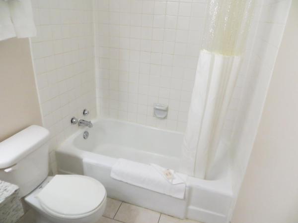 Ramada by Wyndham Edmonton South : photo 7 de la chambre chambre deluxe avec 2 lits queen-size - non-fumeurs