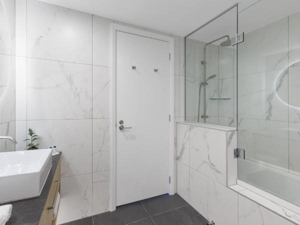 Oaks Queenstown Shores Resort : photo 6 de la chambre four bedroom penthouse - no housekeeping