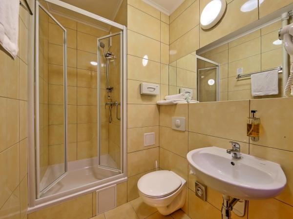 Best Western Hotel Portos : photo 3 de la chambre luxury triple room with three single beds - high floor